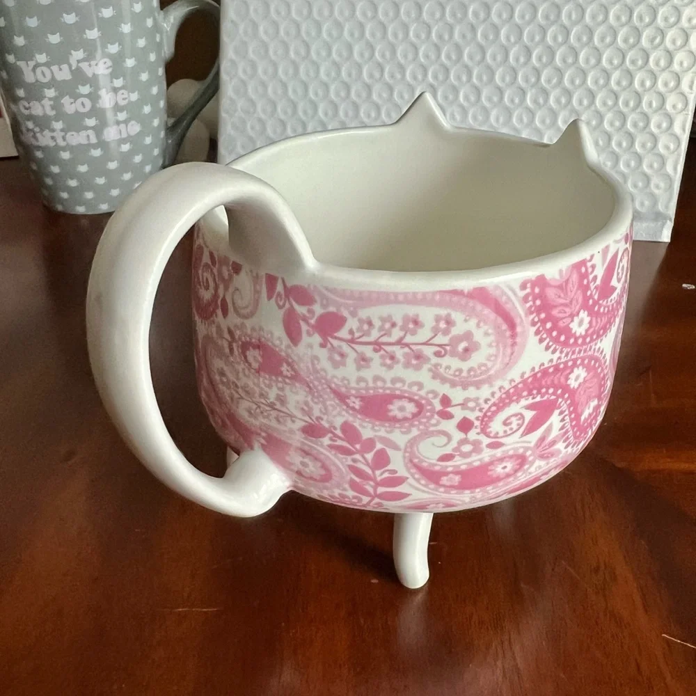 GUC Arlington Designs Cat Mug with Legs Pink Paisley